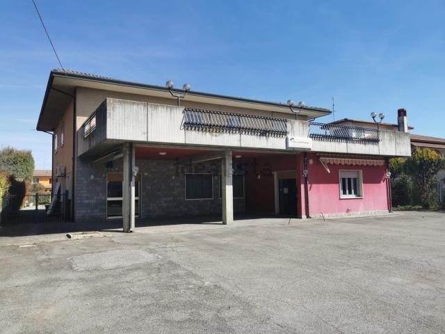 Villetta indipendente in vendita di 500 m² in Piazza Maccacari