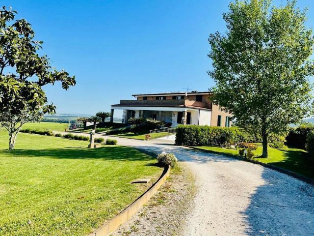 Villetta indipendente in vendita di 500 m² in Strada Santa Lucia