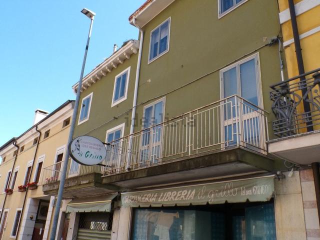 Villetta indipendente in vendita di 501 m² in Via Roma, 17