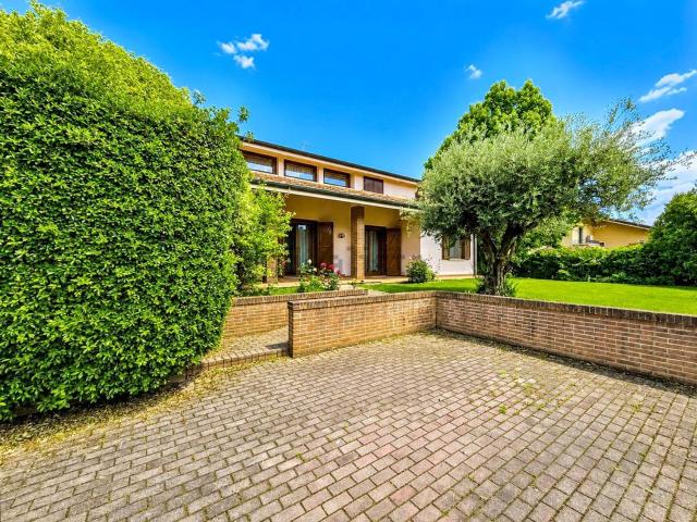 Villetta indipendente in vendita di 502 m² in Via Dante Alighieri, 37