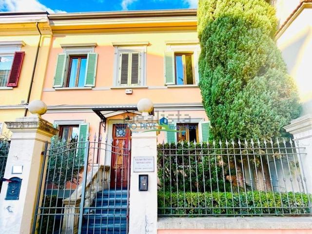Villetta indipendente in vendita di 510 m² in Via Nizza