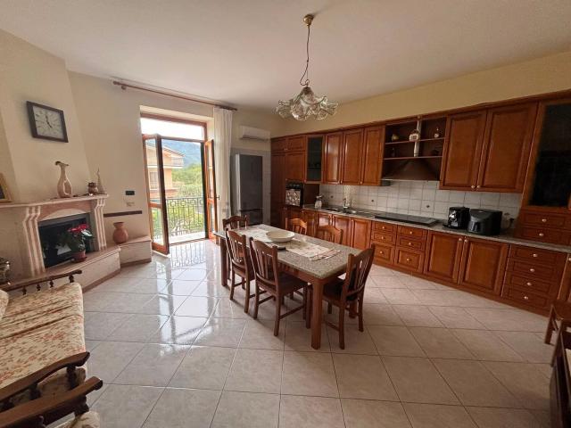 Villetta indipendente in vendita di 510 m² in Via Solofrána