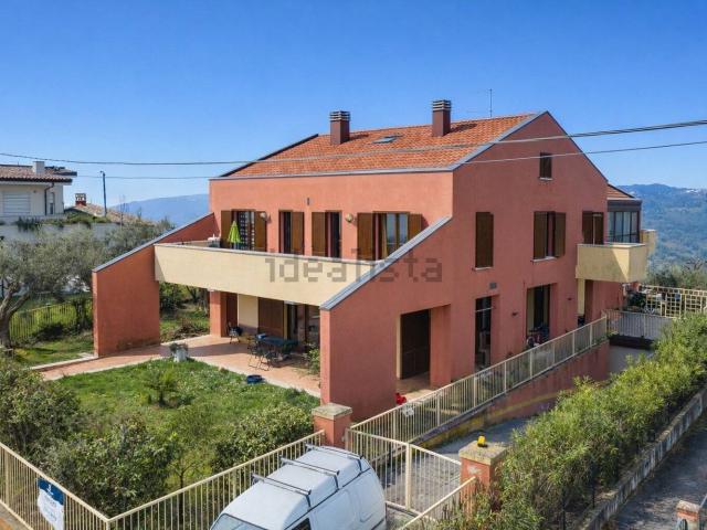 Villetta indipendente in vendita di 510 m² in Via Serra di Sotto, 38
