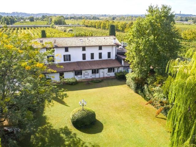 Villetta indipendente in vendita di 510 m² in Via Rovizza Vecchia