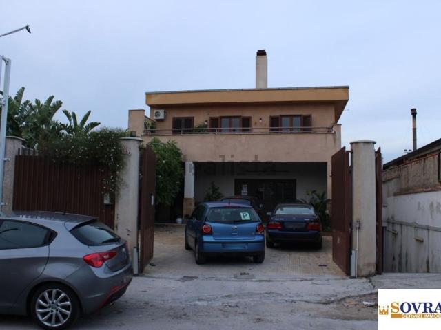 Villetta indipendente in vendita di 510 m² in Via Trabucco, 198