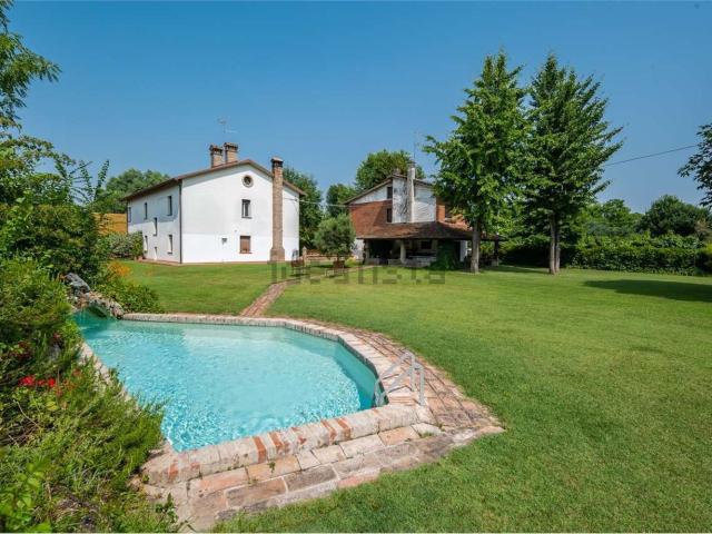 Villetta indipendente in vendita di 520 m² in Via Mulini Rangoni, 41