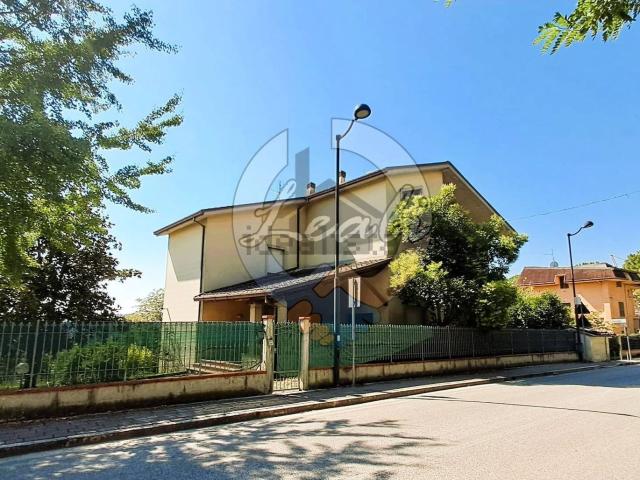 Villetta indipendente in vendita di 520 m² in Via San Croce, 2