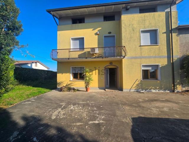 Villetta indipendente in vendita di 520 m² in Via Villa