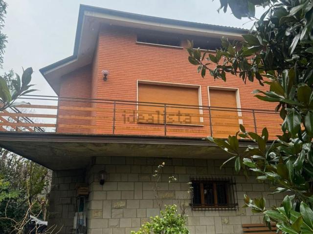 Villetta indipendente in vendita di 524 m² in Via della Sorgente, 22