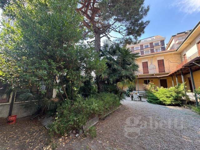 Villetta indipendente in vendita di 524 m² in Via Orazio, 18