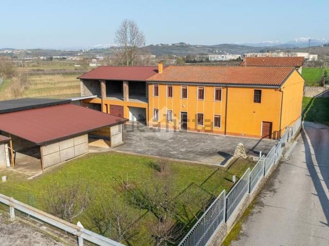 Villetta indipendente in vendita di 525 m² in Via Don Tommaso Micheletto, 2