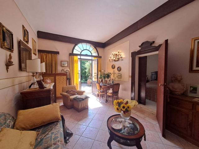 Villetta indipendente in vendita di 525 m² in Via Ercole de&apos  Roberti