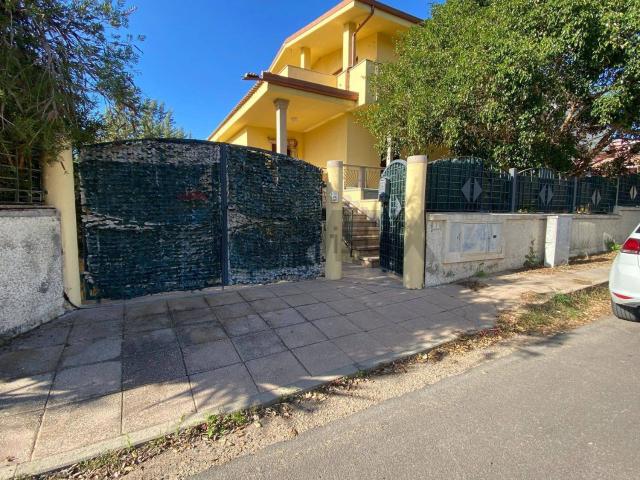 Villetta indipendente in vendita di 528 m² in Via Giuseppe Dessì, 1