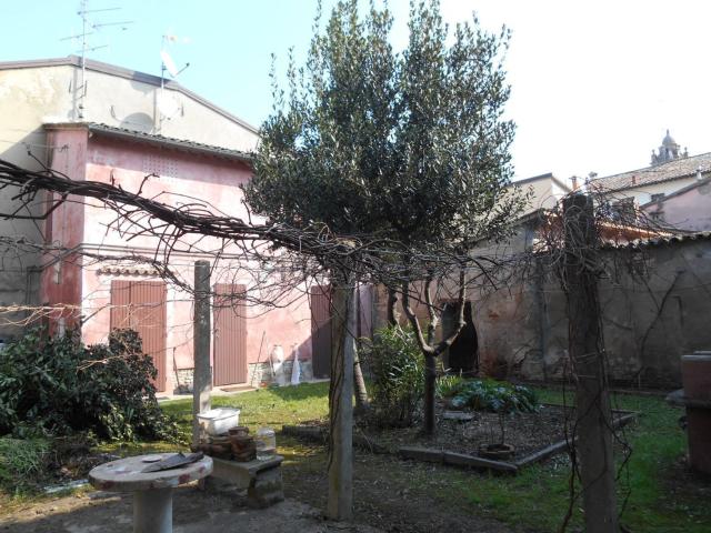 Villetta indipendente in vendita di 530 m² in Via Aurelio Saffi
