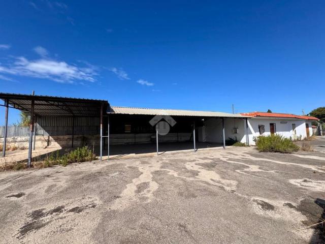 Villetta indipendente in vendita di 530 m² in Via Domiziana