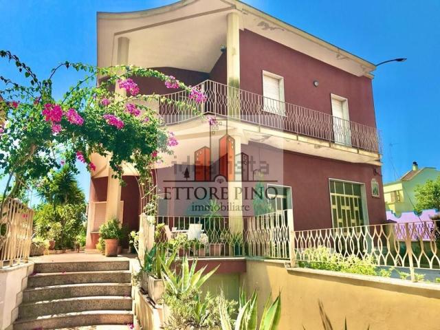 Villetta indipendente in vendita di 530 m² in Via Roma