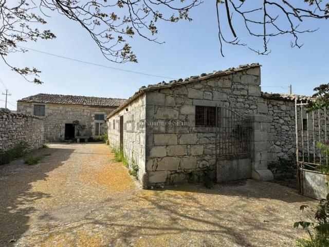 Villetta indipendente in vendita di 532 m² in Strada Senza Nome