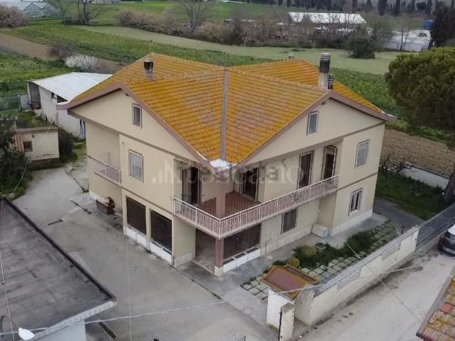Villetta indipendente in vendita di 534 m² in Via Le Piane