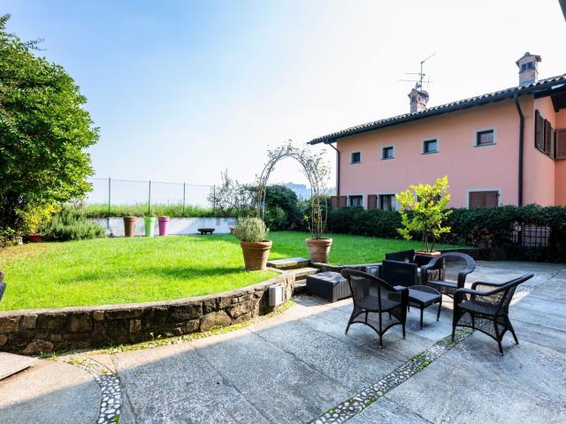Villetta indipendente in vendita di 535 m² in Via Castagneta, 37
