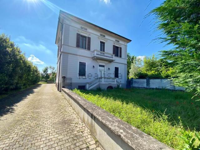 Villetta indipendente in vendita di 536 m² in Via Bergamo, 138