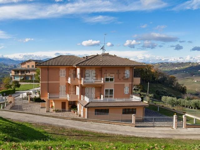 Villetta indipendente in vendita di 537 m² in Via Sandro Pertini, 4