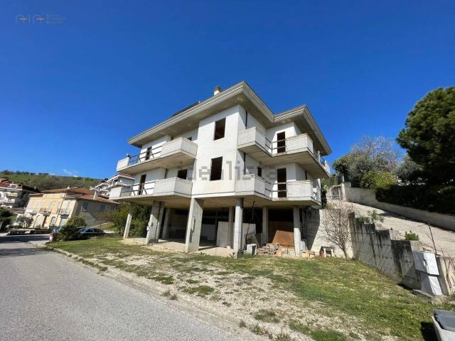 Villetta indipendente in vendita di 537 m² in Strada Provinciale 32