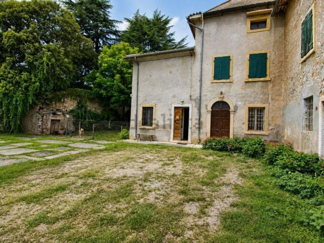 Villetta indipendente in vendita di 540 m² in Via Giovanni Pascoli, 84