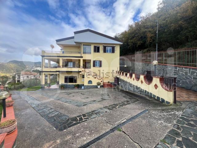 Villetta indipendente in vendita di 540 m² in Via Dei Campi, 50