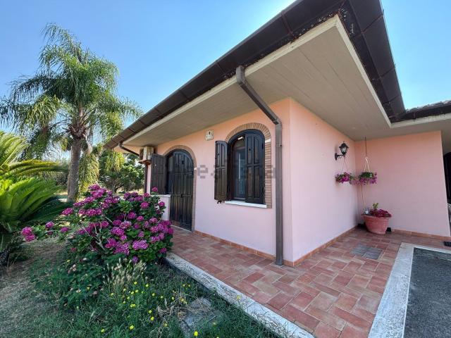 Villetta indipendente in vendita di 540 m² in Strada Cerreto Alto
