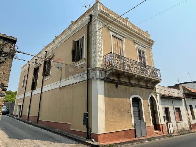 Villetta indipendente in vendita di 545 m² in Via Lapide Nuova, 39