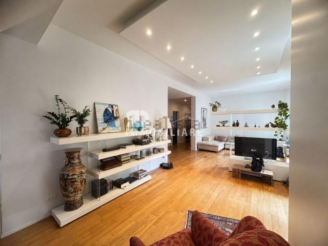 Villetta indipendente in vendita di 546 m² in Viale Galliano