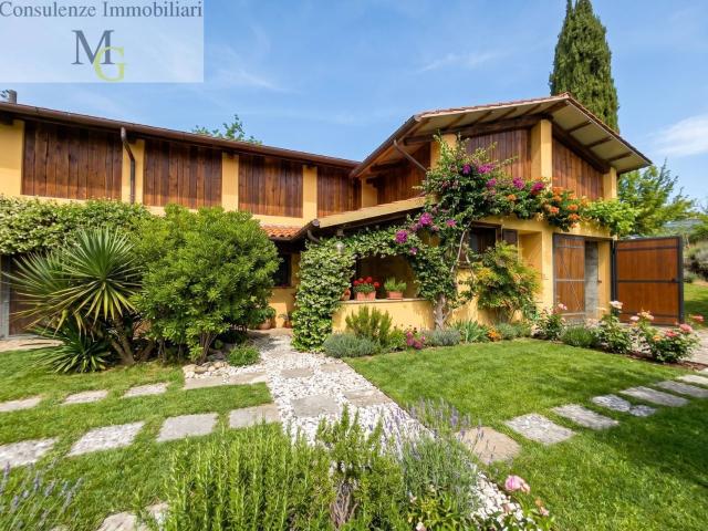 Villetta indipendente in vendita di 550 m²