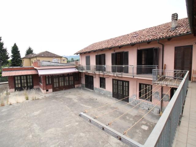 Villetta indipendente in vendita di 550 m² in Via Alba, 5