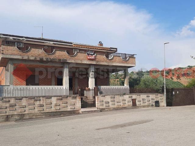 Villetta indipendente in vendita di 550 m² in Via San Lucio, 11