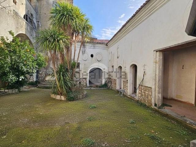 Villetta indipendente in vendita di 550 m² in Via Roma, 99