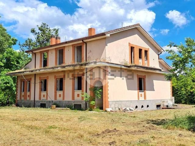 Villetta indipendente in vendita di 550 m² in Strada Provinciale Morolense