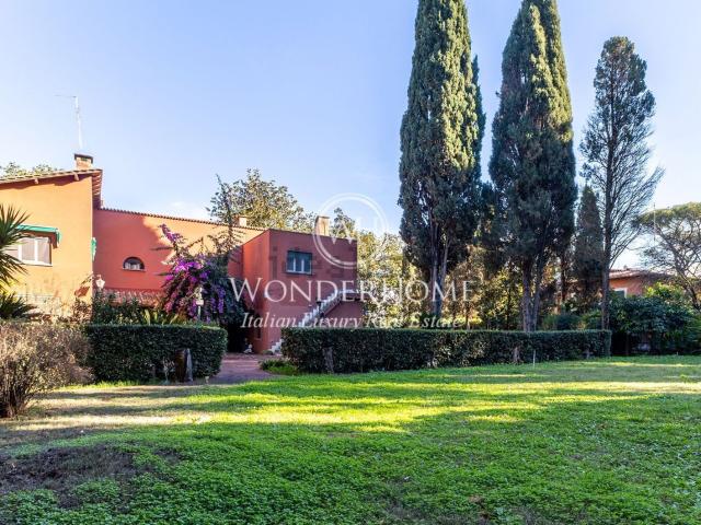 Villetta indipendente in vendita di 551 m² in Via Appia Antica