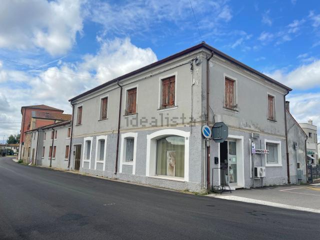 Villetta indipendente in vendita di 557 m² in Via G. Matteotti, 123