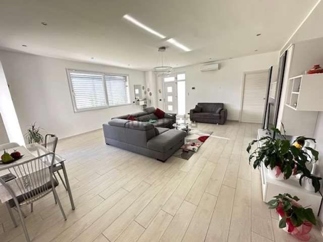 Villetta indipendente in vendita di 560 m²