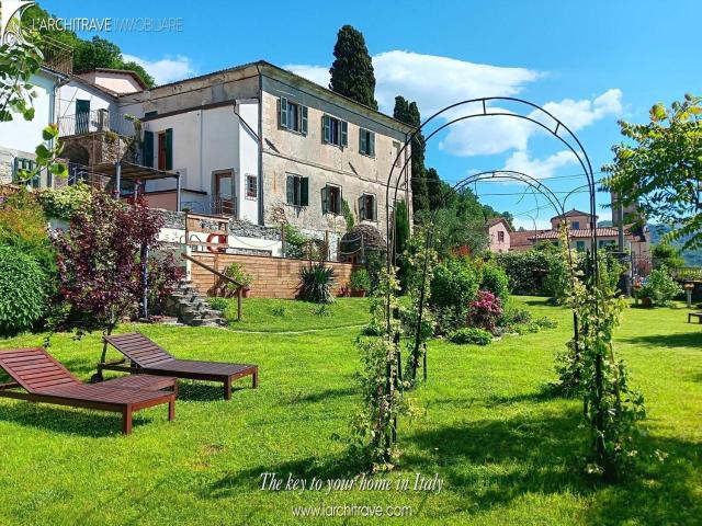 Villetta indipendente in vendita di 560 m²