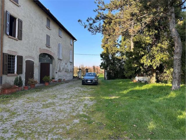 Villetta indipendente in vendita di 560 m² in Via Vandelli