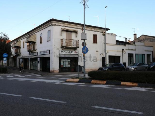 Villetta indipendente in vendita di 562 m² in Via Pierdomenico Frattini, 777