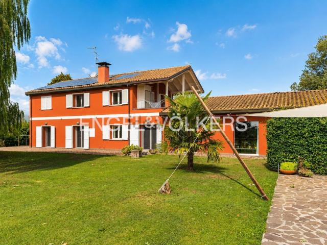 Villetta indipendente in vendita di 566 m² in Via Vincenzo Vitali