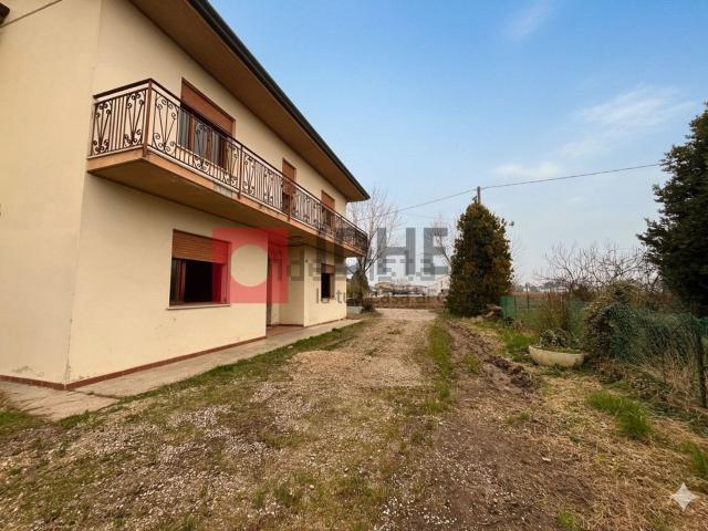Villetta indipendente in vendita di 568 m² in Via Piave