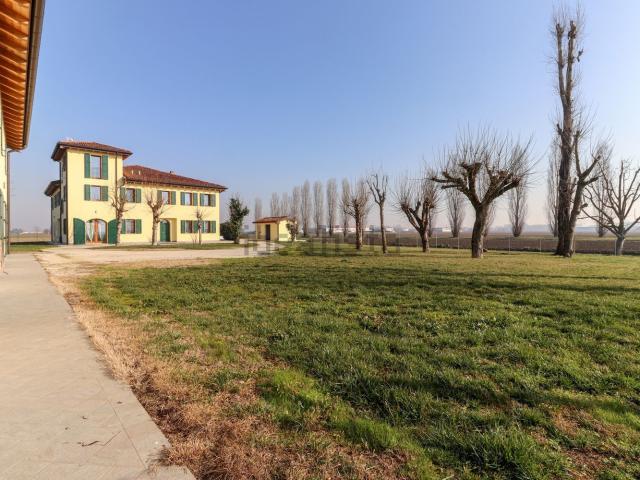 Villetta indipendente in vendita di 570 m² in Via Statale, 218