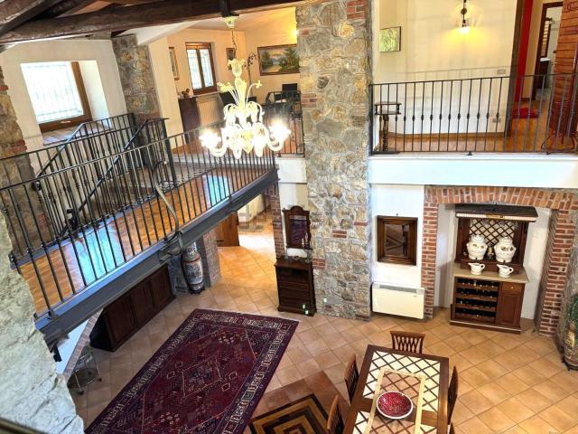 Villetta indipendente in vendita di 571 m²