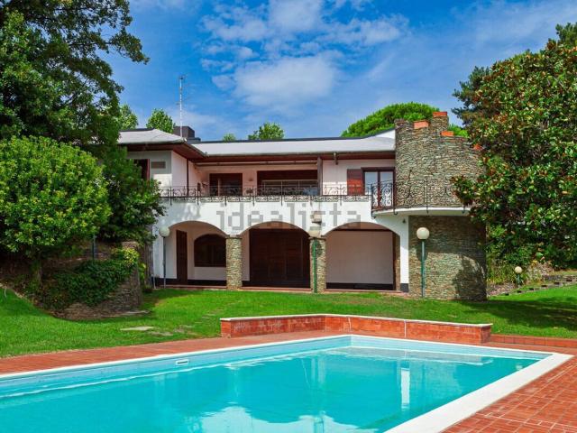 Villetta indipendente in vendita di 575 m² in Via della Pineta, 75