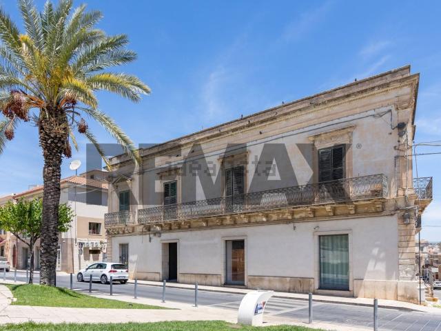 Villetta indipendente in vendita di 579 m² in Via Cairoli, 1