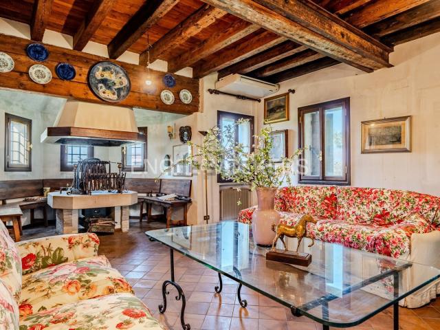 Villetta indipendente in vendita di 580 m² in Via Cittadella della Salute, 4