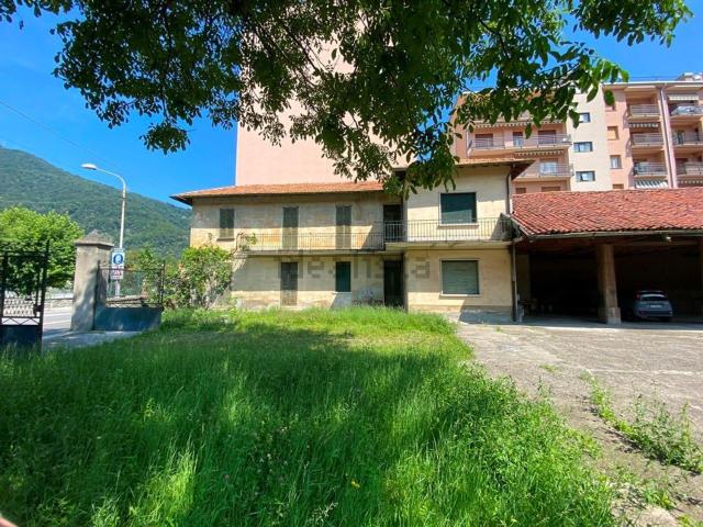 Villetta indipendente in vendita di 580 m² in Via Alessandro Verza, 30